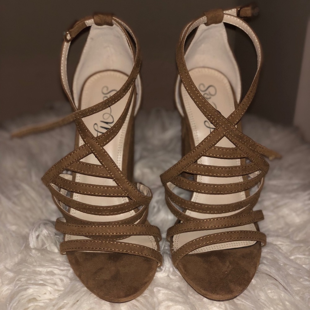 Brand new Lola Shoetique High Heels